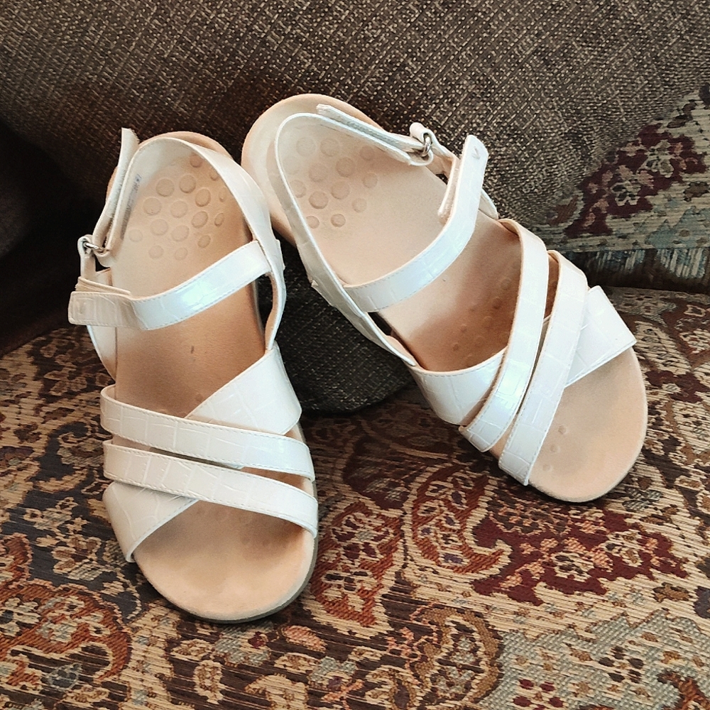 Vionic Mirabi Cream Comfort Sandals Size 8.5